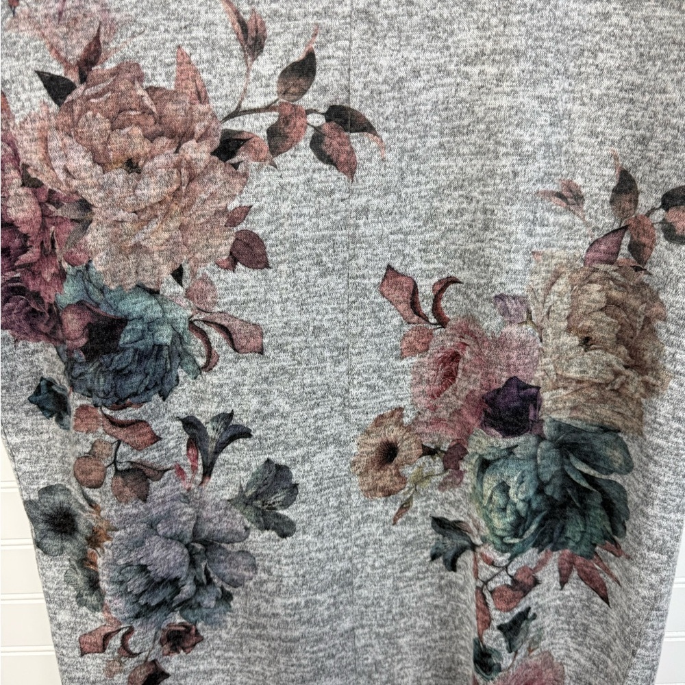 Live in the Moment Gray Floral Open-Front Women's thin Cardigan sweater. Size M - Picture 5 of 6